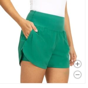 NWOT Spyder Women's Woven Short green active short S
